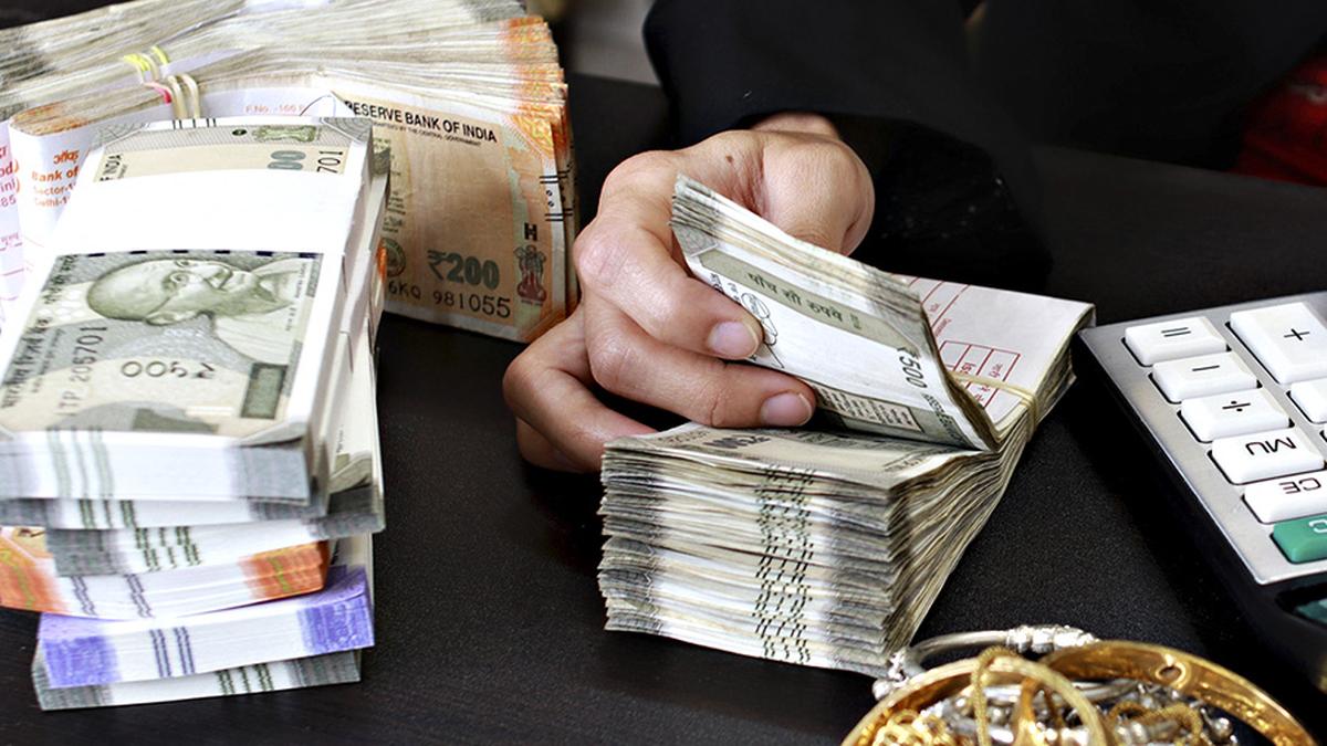Gold loan stocks recover after RBI Governor clarifies regulatory stance 