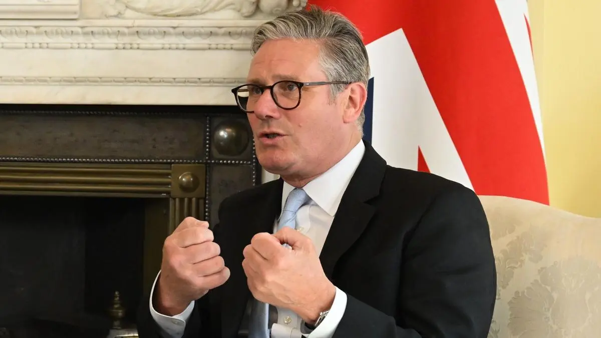 UK’s Starmer, under pressure from Farage, pledges big drop in immigration