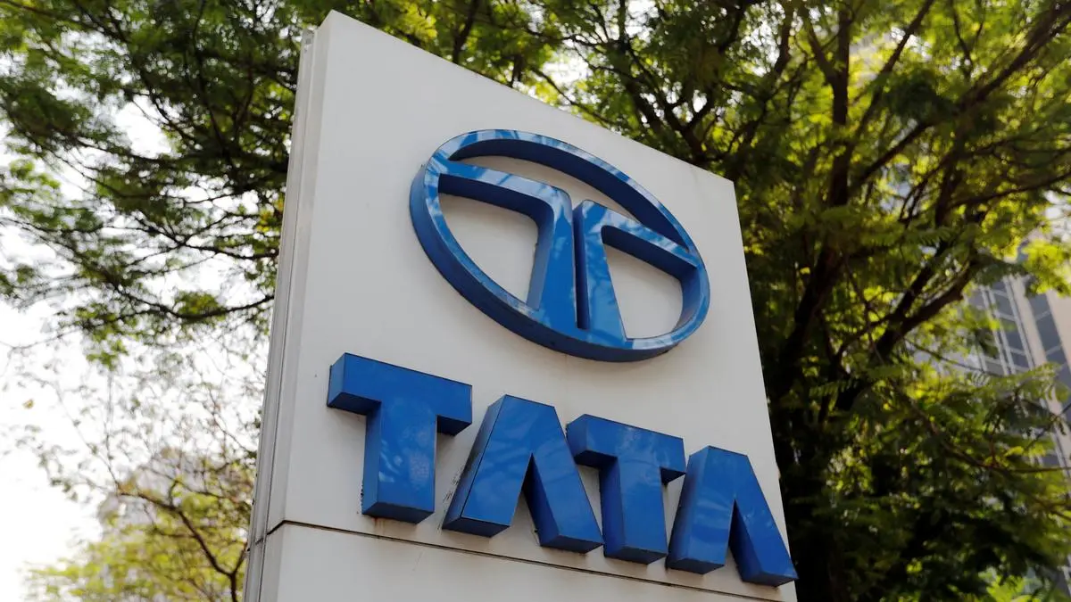 Tata Motors stock up 2% on targeting higher CV & PV market shares, analysts cautious